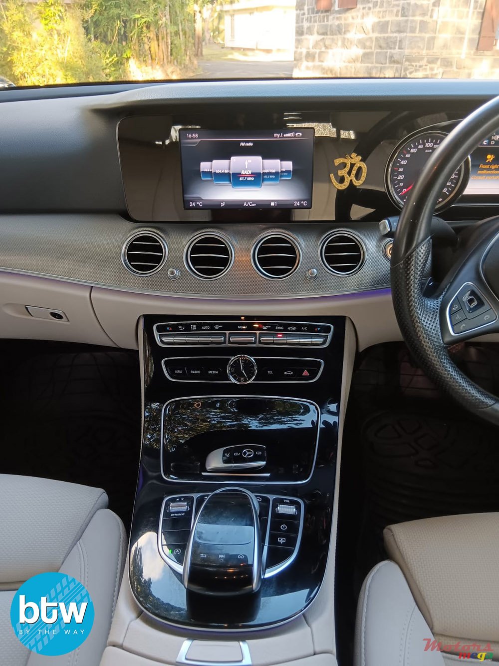 2016' Mercedes-Benz E 200 AVANTGARDE photo #7