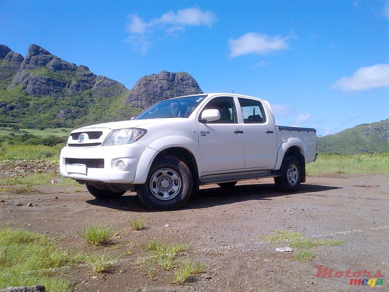 2009' Toyota Hilux 2.5 TURBO 2x4 photo #2
