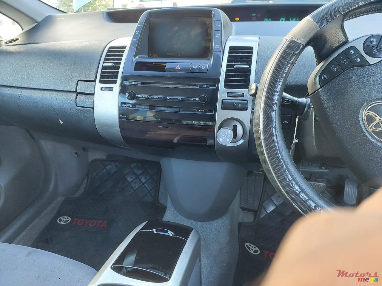 2008' Toyota Prius photo #5