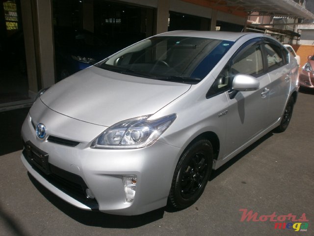 2013' Toyota Prius Plug-in Hybrid Hybrid photo #1