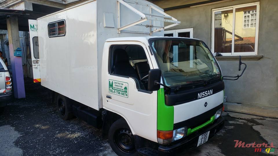 2000' Nissan Caisse Fermer photo #1