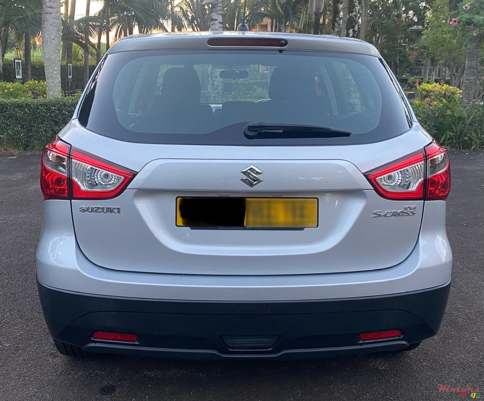 2016' Suzuki SX4 S-Cross SUV photo #3