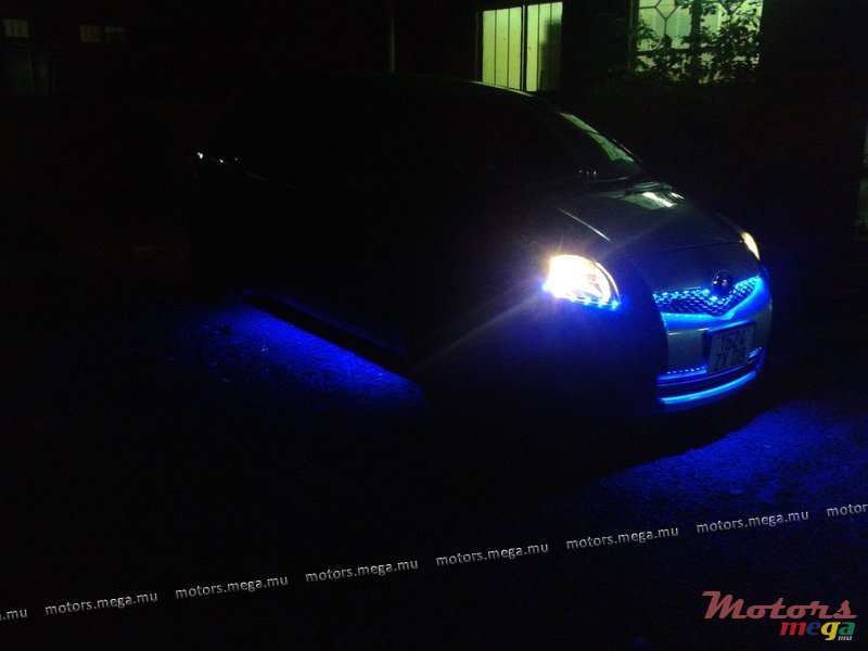 2008' Toyota Vitz photo #6