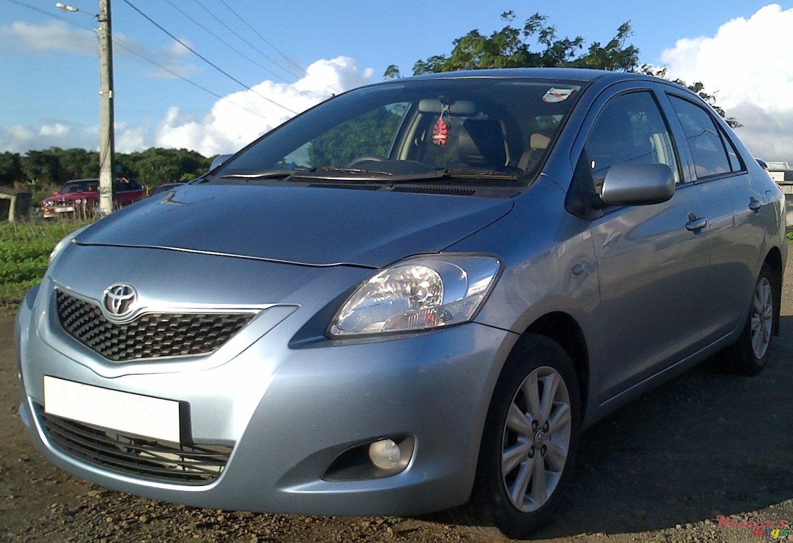 2009' Toyota Yaris Sedan photo #1