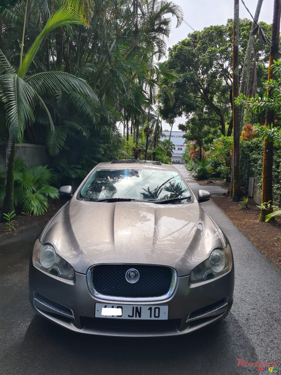 2010' Jaguar XF photo #2