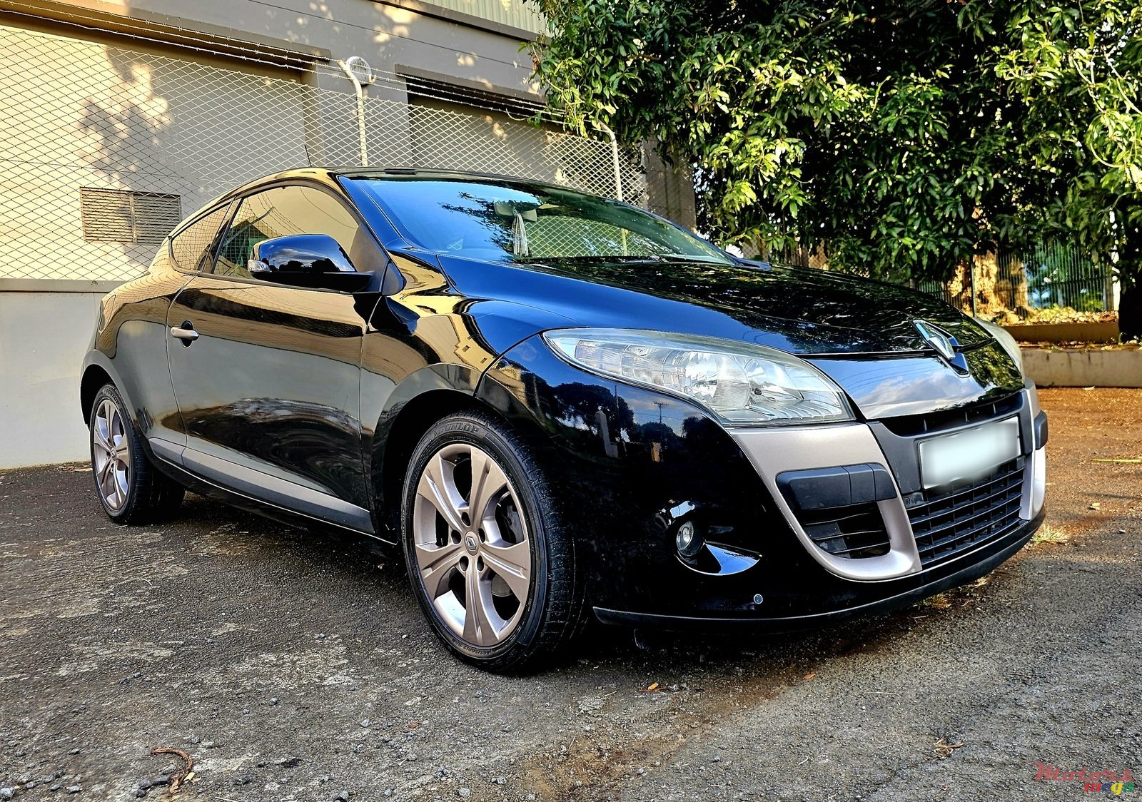 2013' Renault Megane Coupé 2 door photo #2