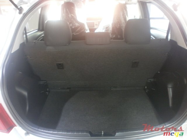 2016' Toyota Vitz photo #6