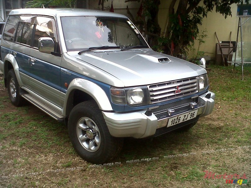 1996' Mitsubishi Pajero photo #1