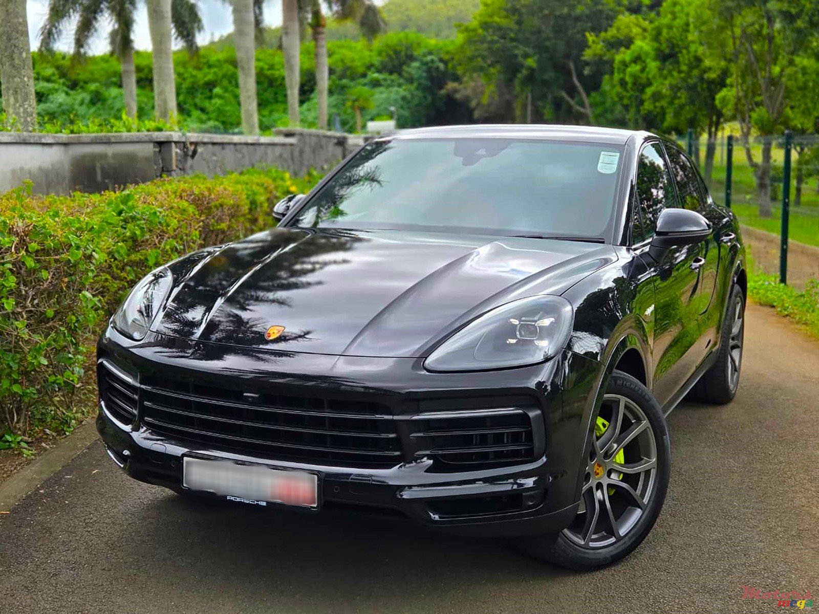 2020' Porsche Cayenne Coupé photo #1