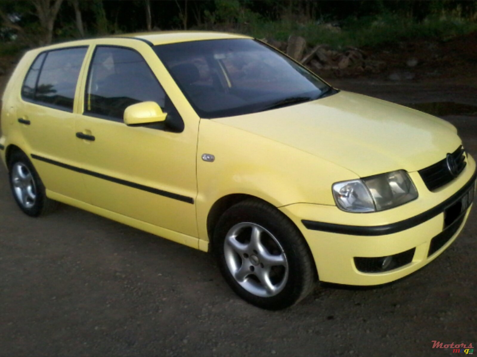 2001' Volkswagen Polo photo #1