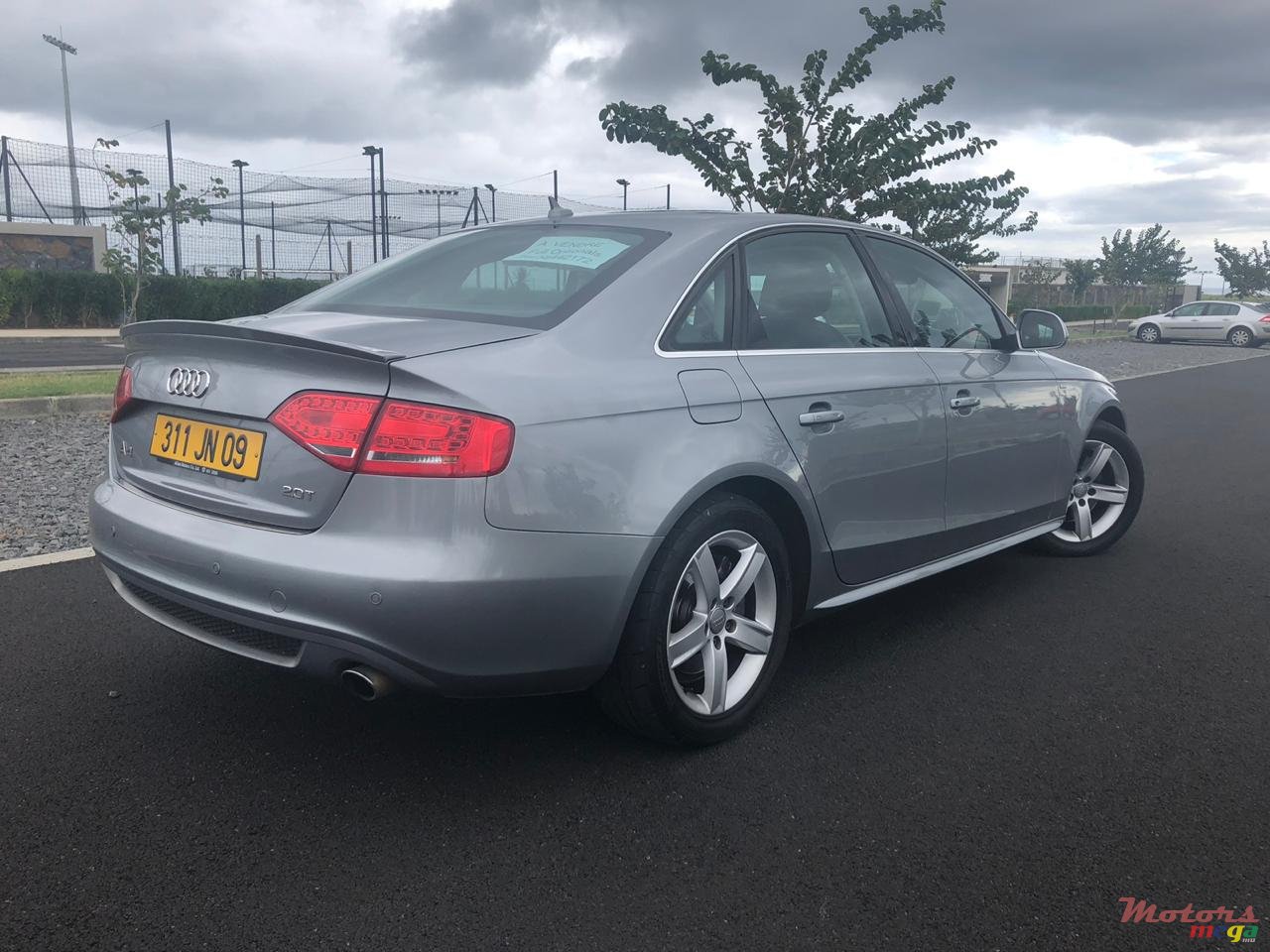 2009' Audi A4 Sedan SportLine photo #4