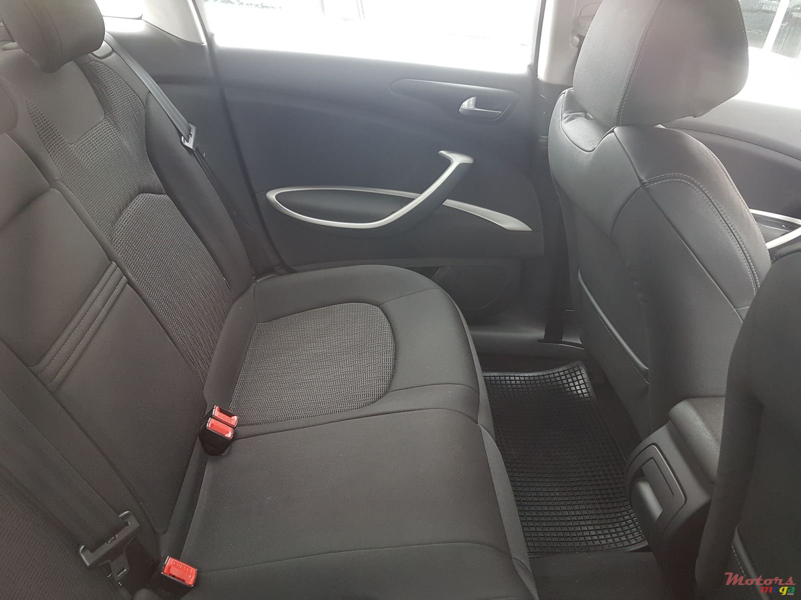 2012' Citroen C5 photo #3