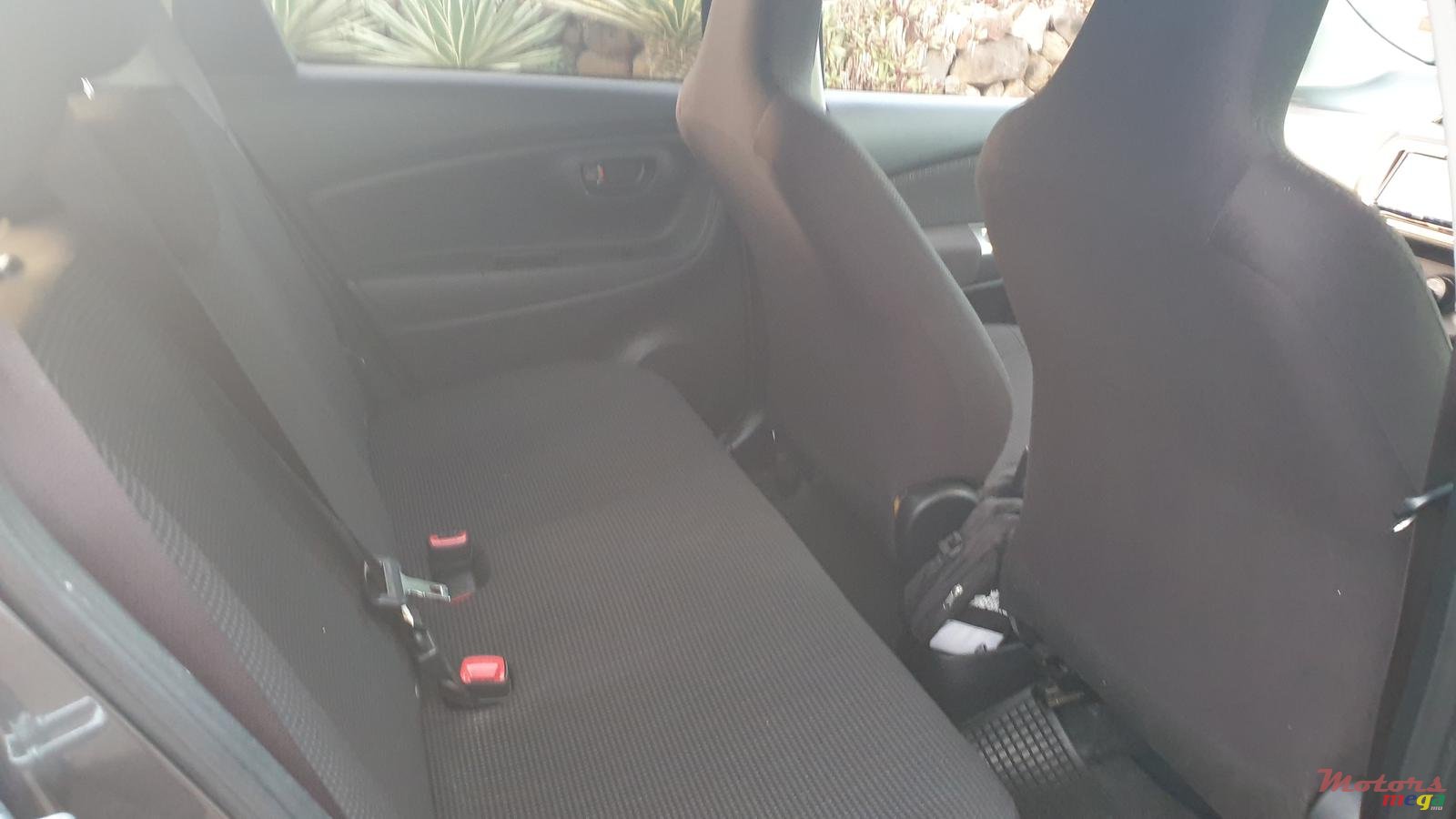 2016' Toyota Vitz photo #5