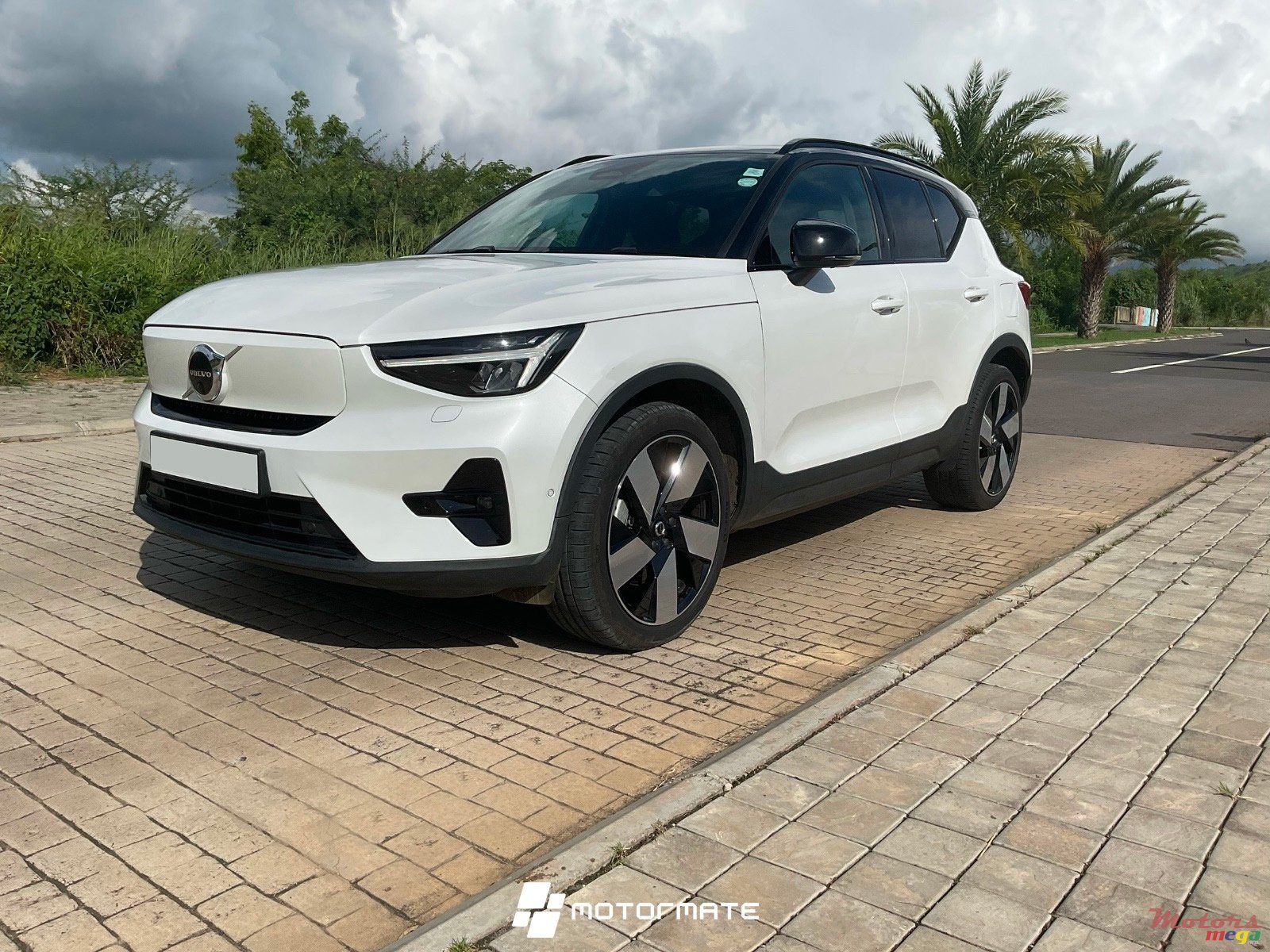 2023' Volvo XC40 P8 ULTIMATE photo #2