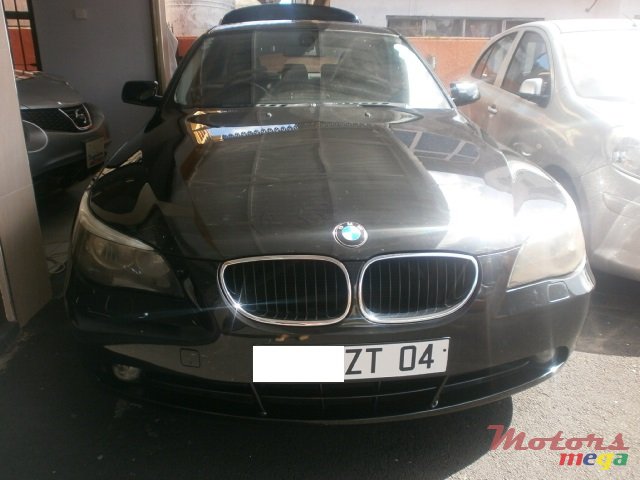 2004' BMW 5 Series 523i photo #1