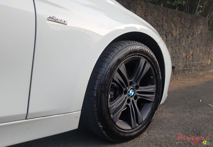 2016' BMW 318 M package photo #5