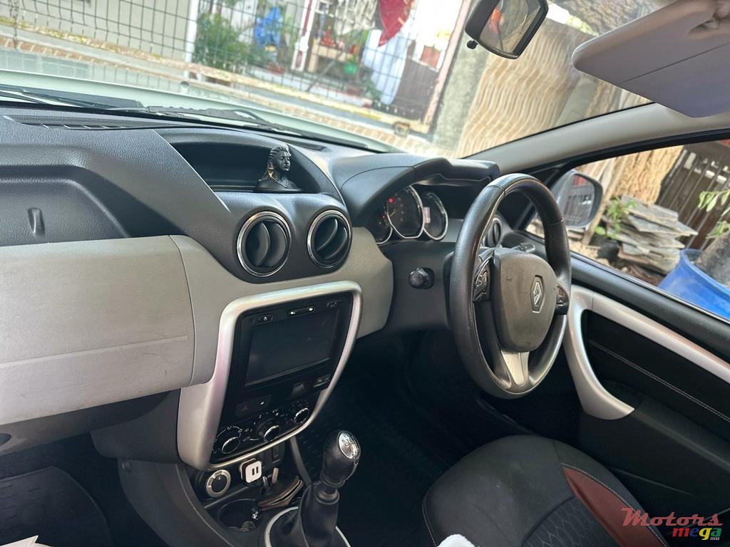 2014' Renault Duster photo #2