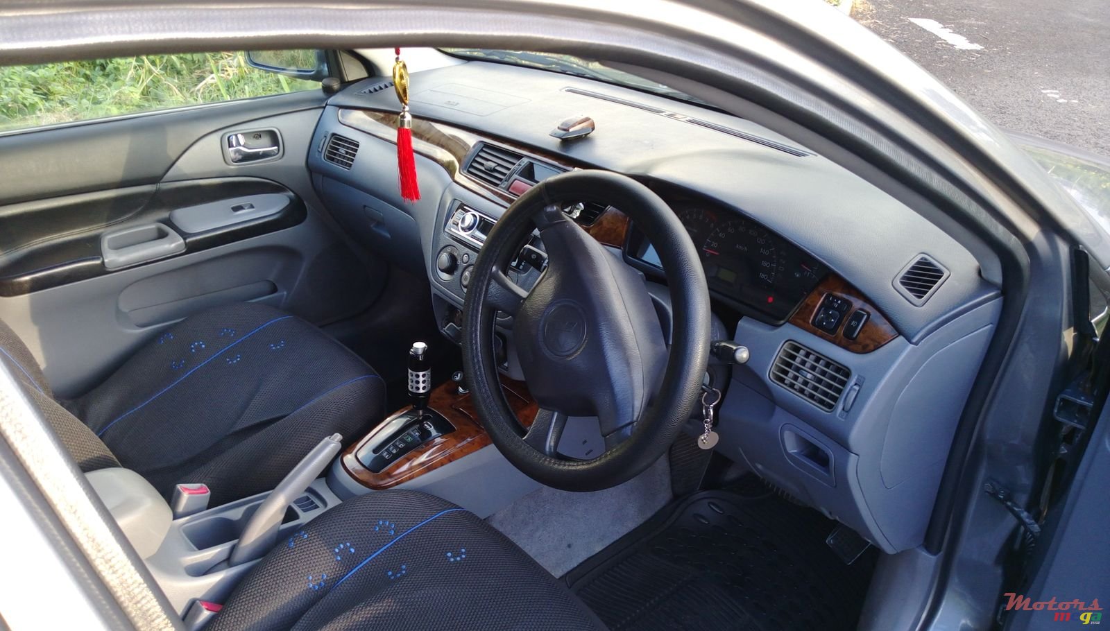 2000' Mitsubishi Lancer photo #1