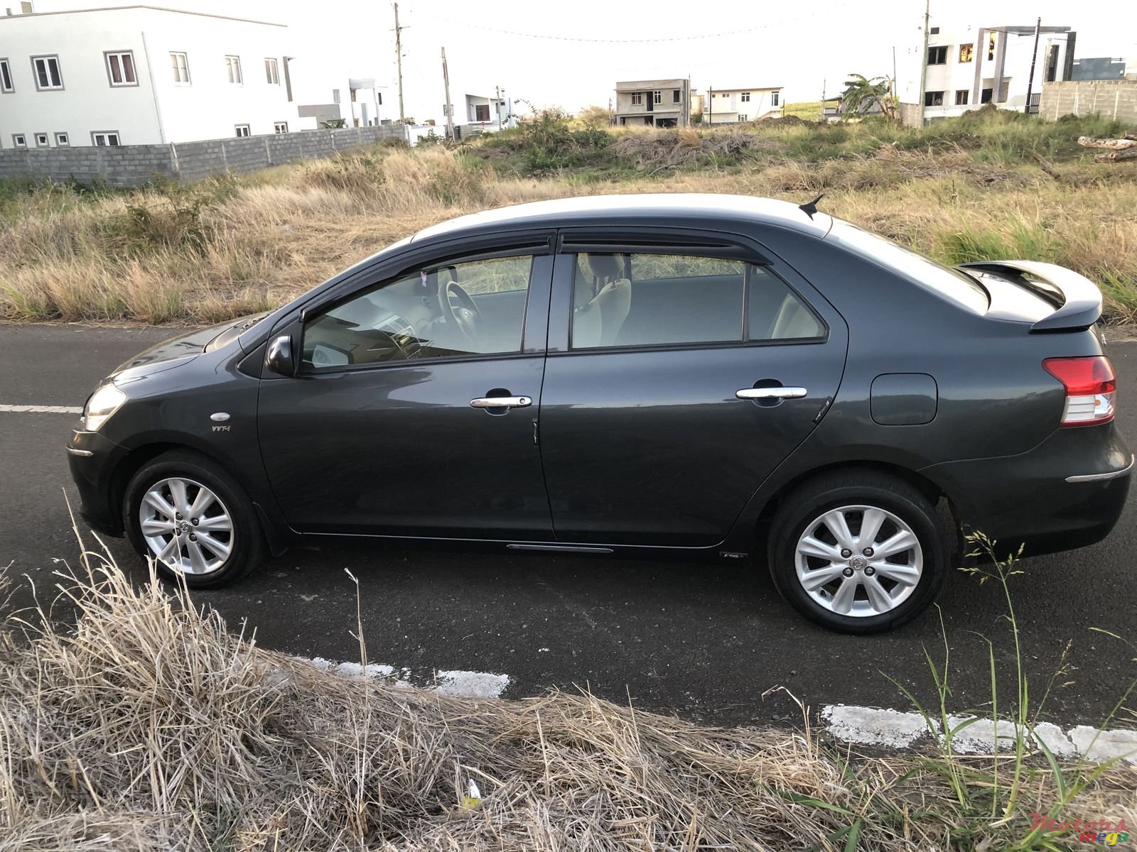 2011' Toyota Yaris photo #7