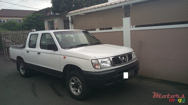 2003' Nissan Hardbody 2.7D photo #1