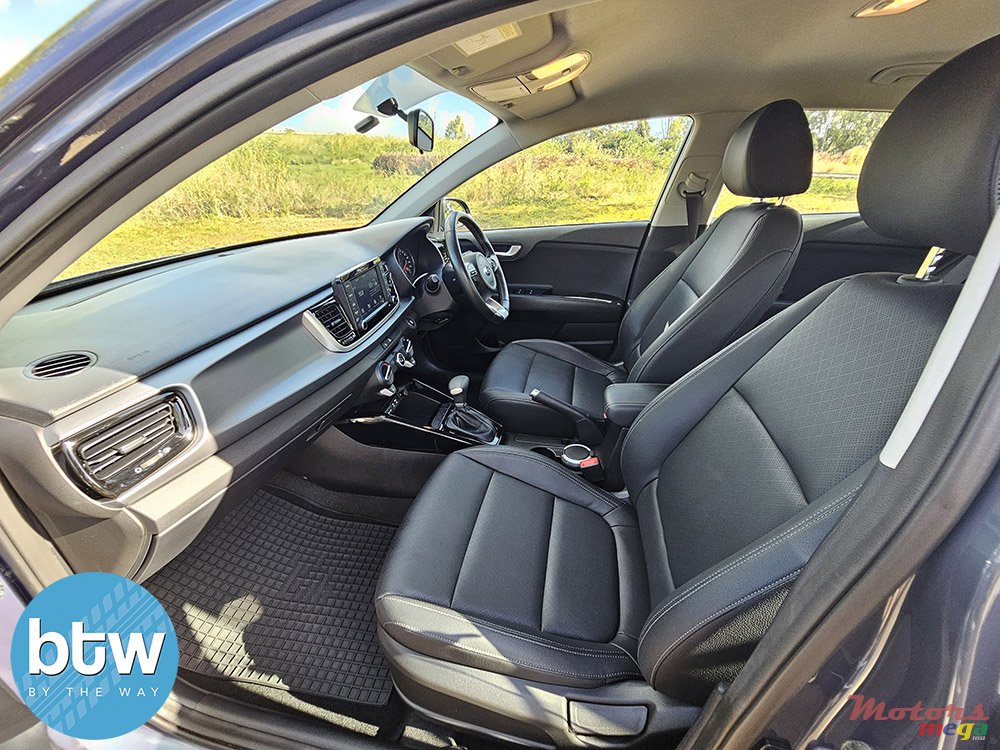 2020' Kia Rio photo #5
