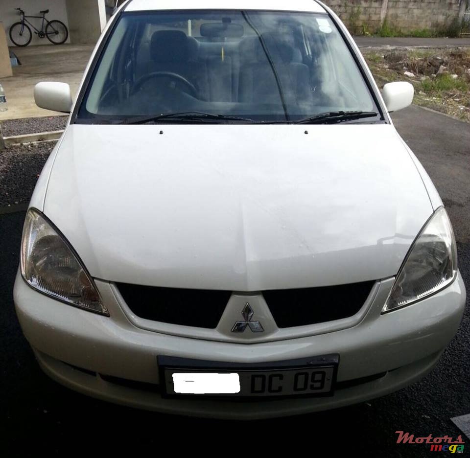 2009' Mitsubishi Lancer GLX photo #1