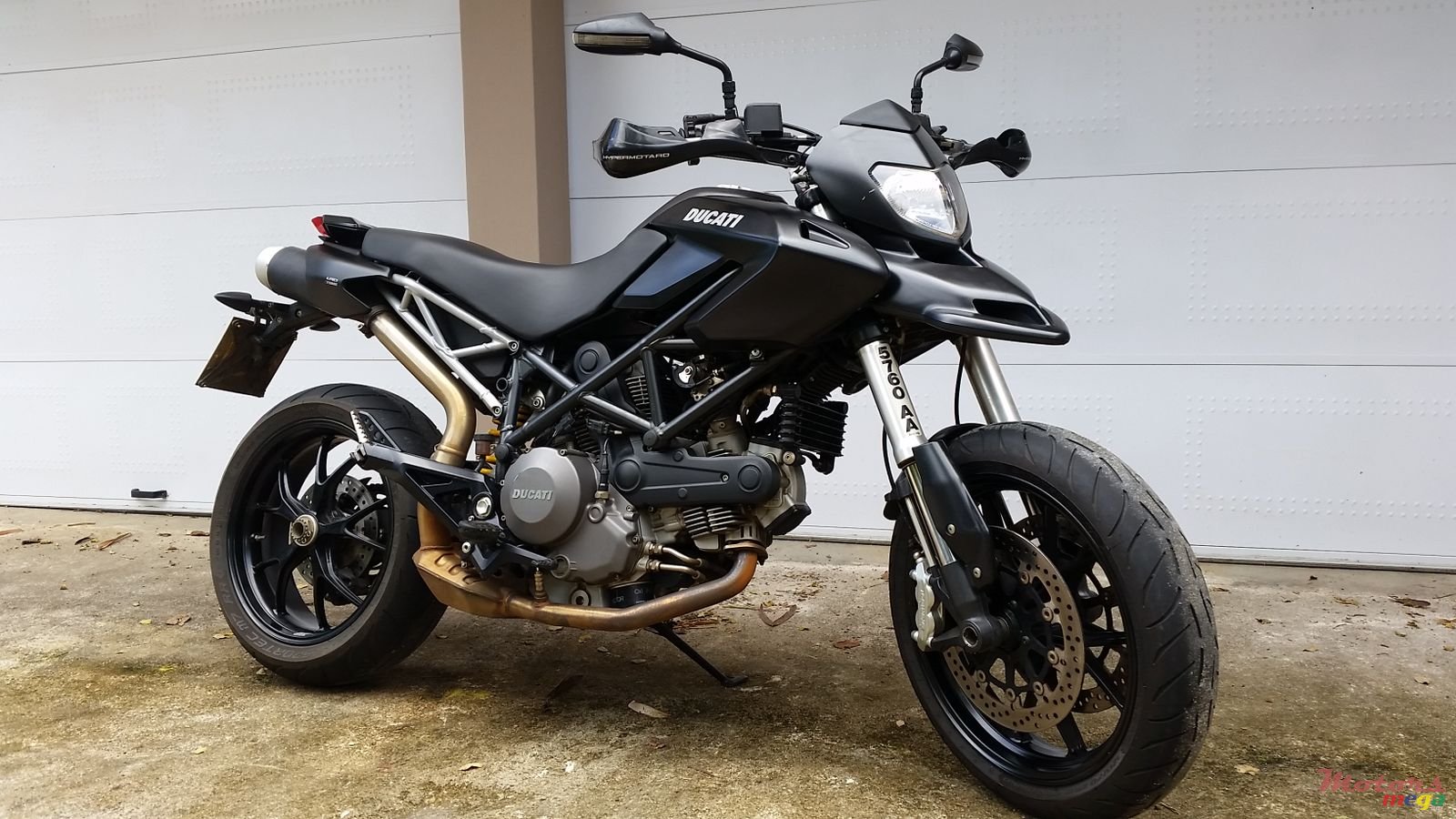 2015' Ducati 796 Hypermotard photo #2