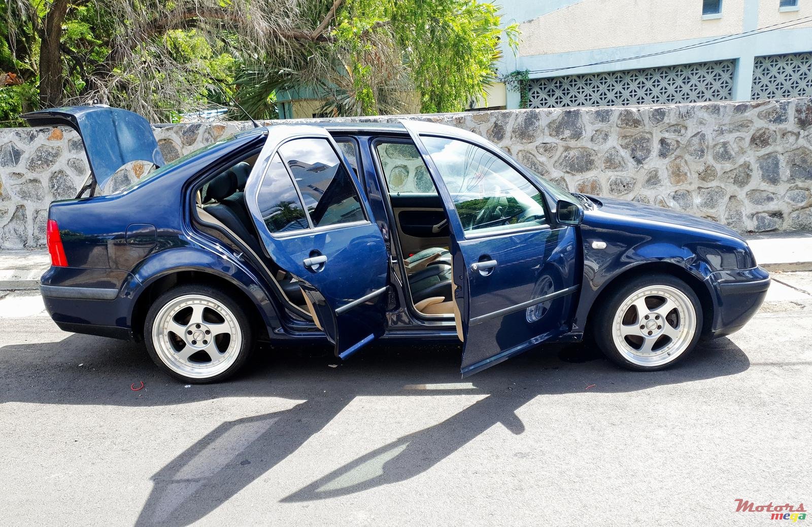 2002' Volkswagen Bora photo #4