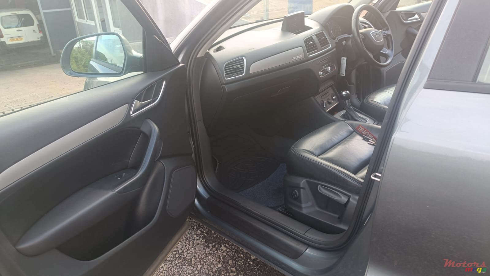 2013' Audi Q3 photo #5