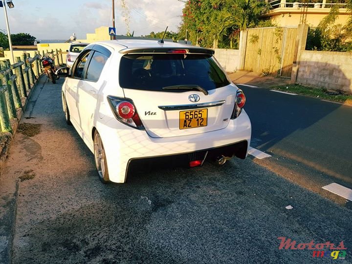 2012' Toyota Vitz photo #2