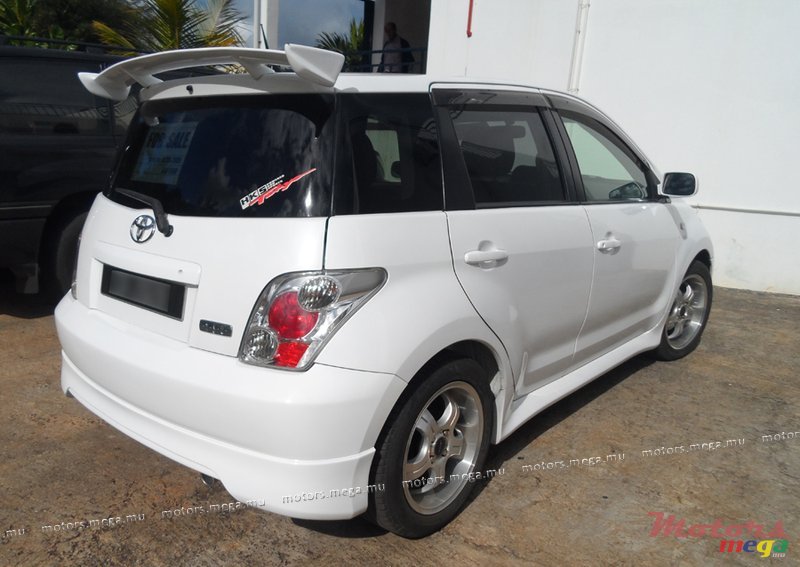 2004' Toyota IST photo #3