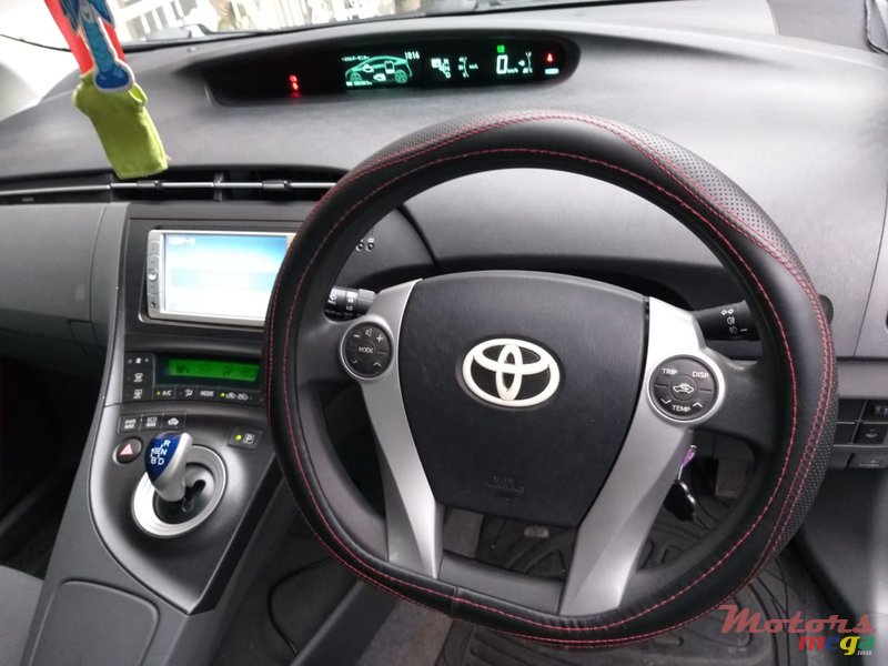 2010' Toyota Prius photo #6