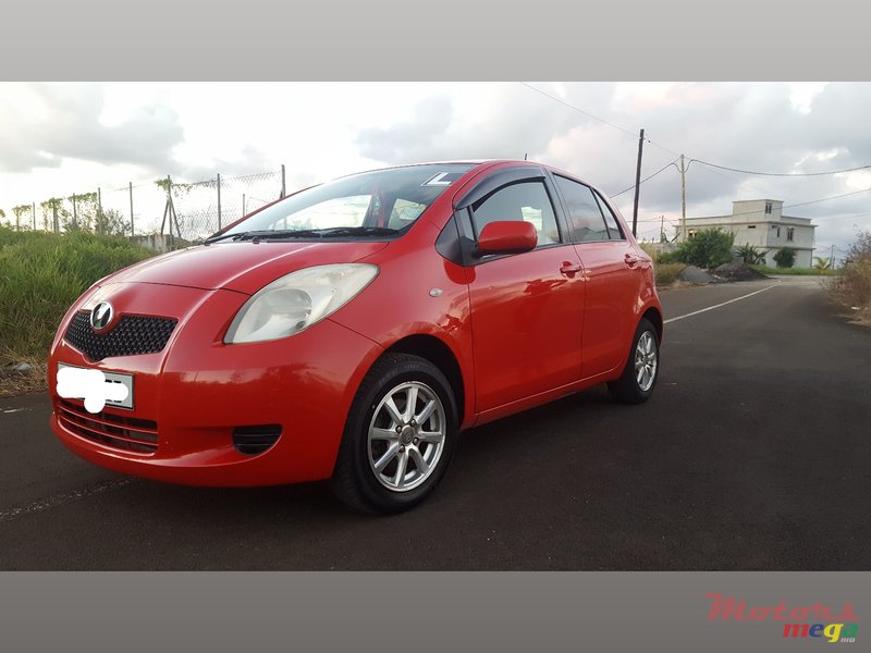 2005' Toyota Vitz photo #1