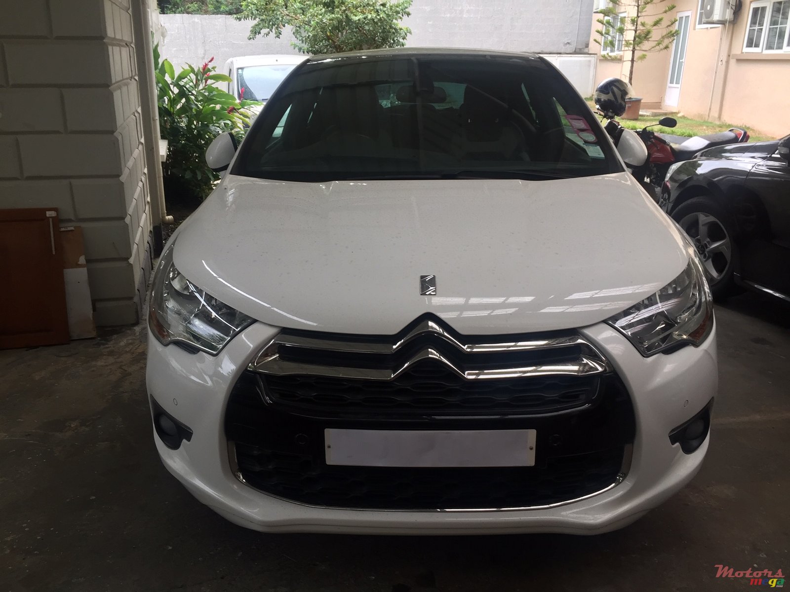 2012' Citroen DS4 photo #1