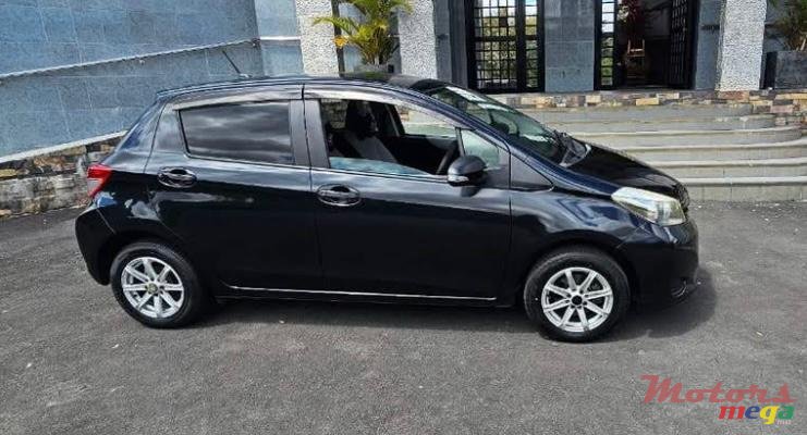 2011' Toyota Vitz photo #2