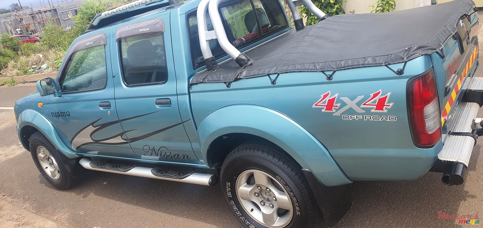 2005' Nissan Hardbody Original photo #3