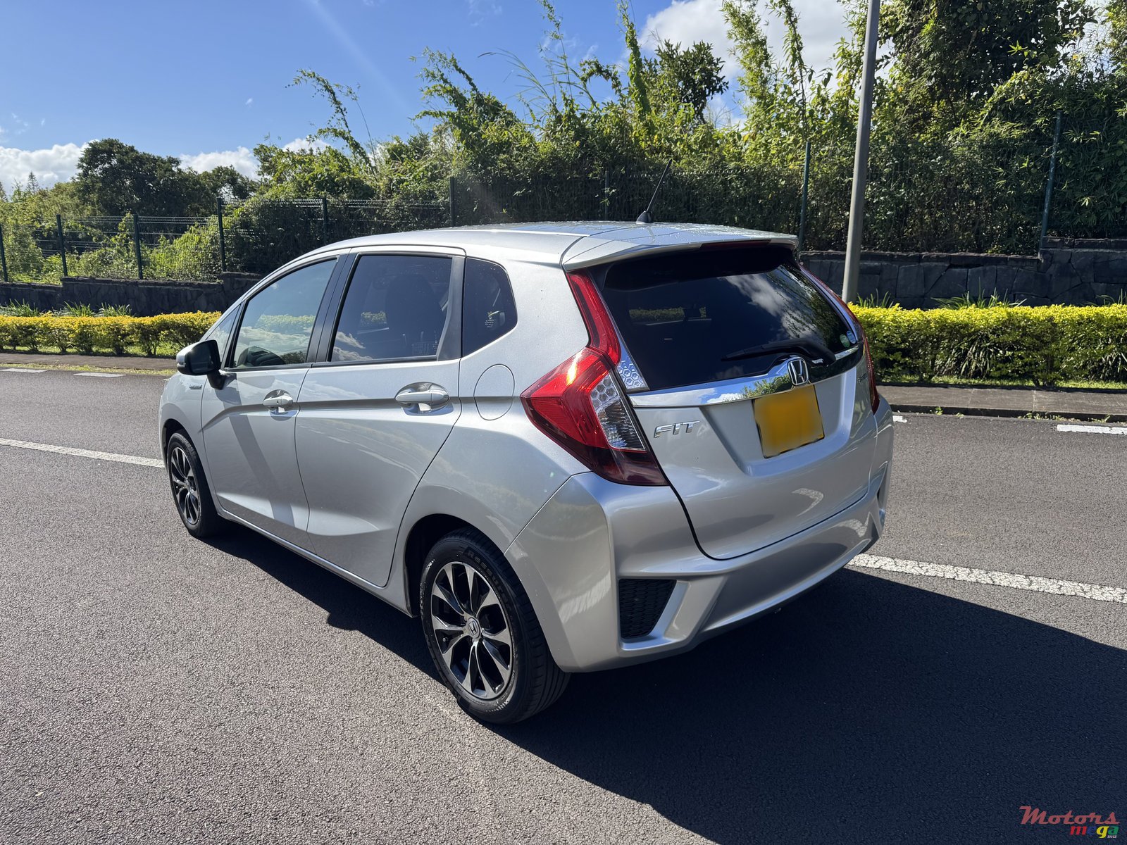 2017' Honda Fit hybrid photo #2
