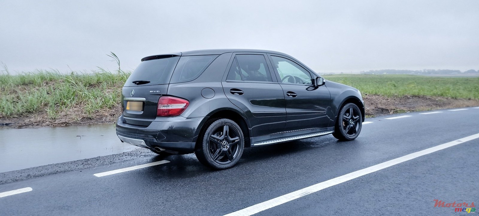 2009' Mercedes-Benz ML 320 SUV photo #3