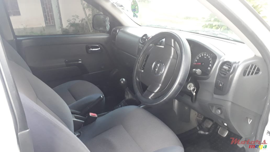 2009' Isuzu D-Max LS turbo photo #5