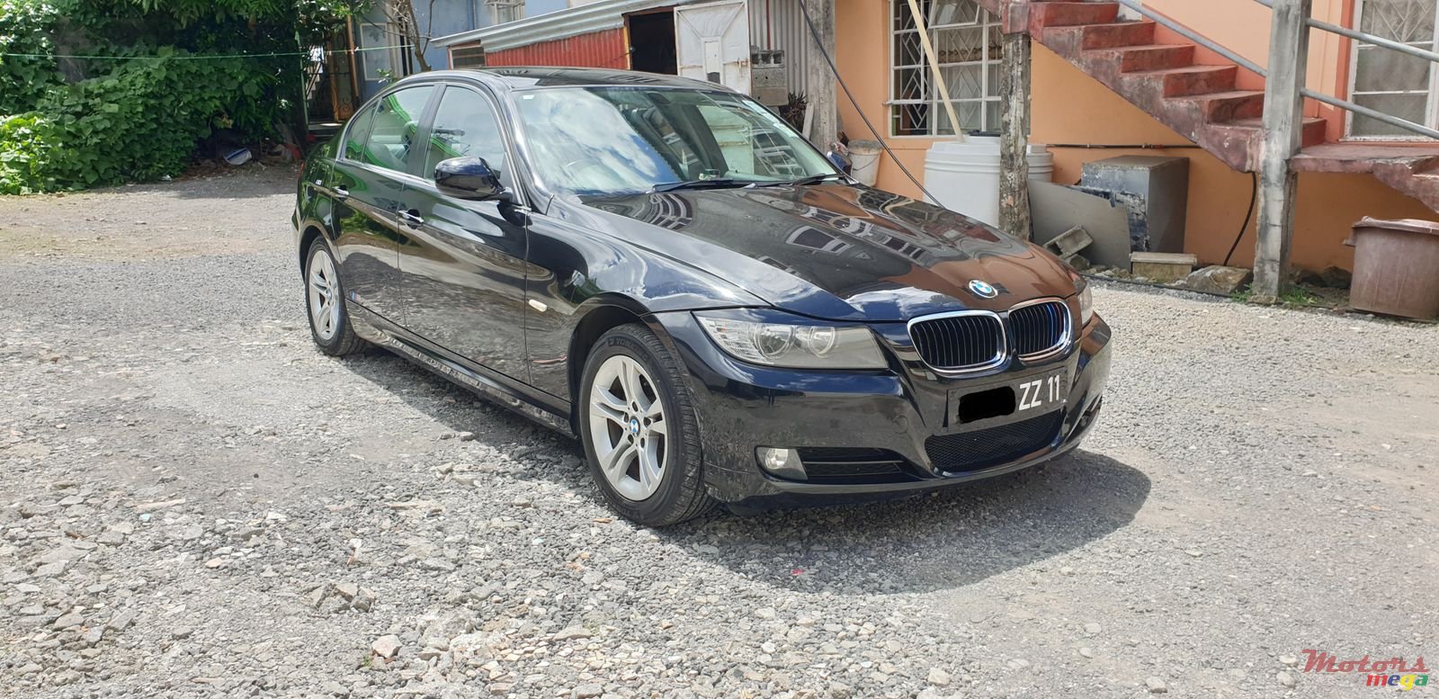 2011' BMW 318 photo #1