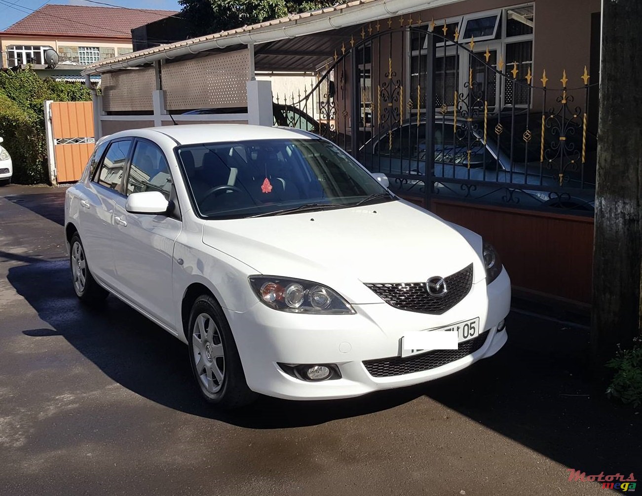 2005' Mazda Axela photo #1