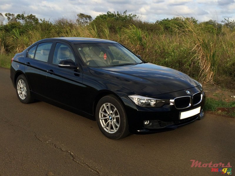 2012' BMW 320 photo #1