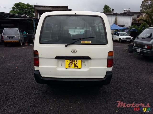 2004' Toyota HiAce photo #4