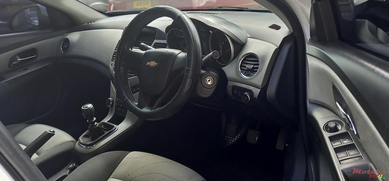 2011' Chevrolet Cruze photo #5