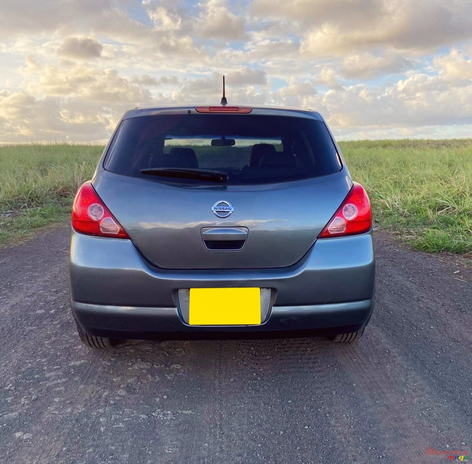 2006' Nissan Tiida photo #1