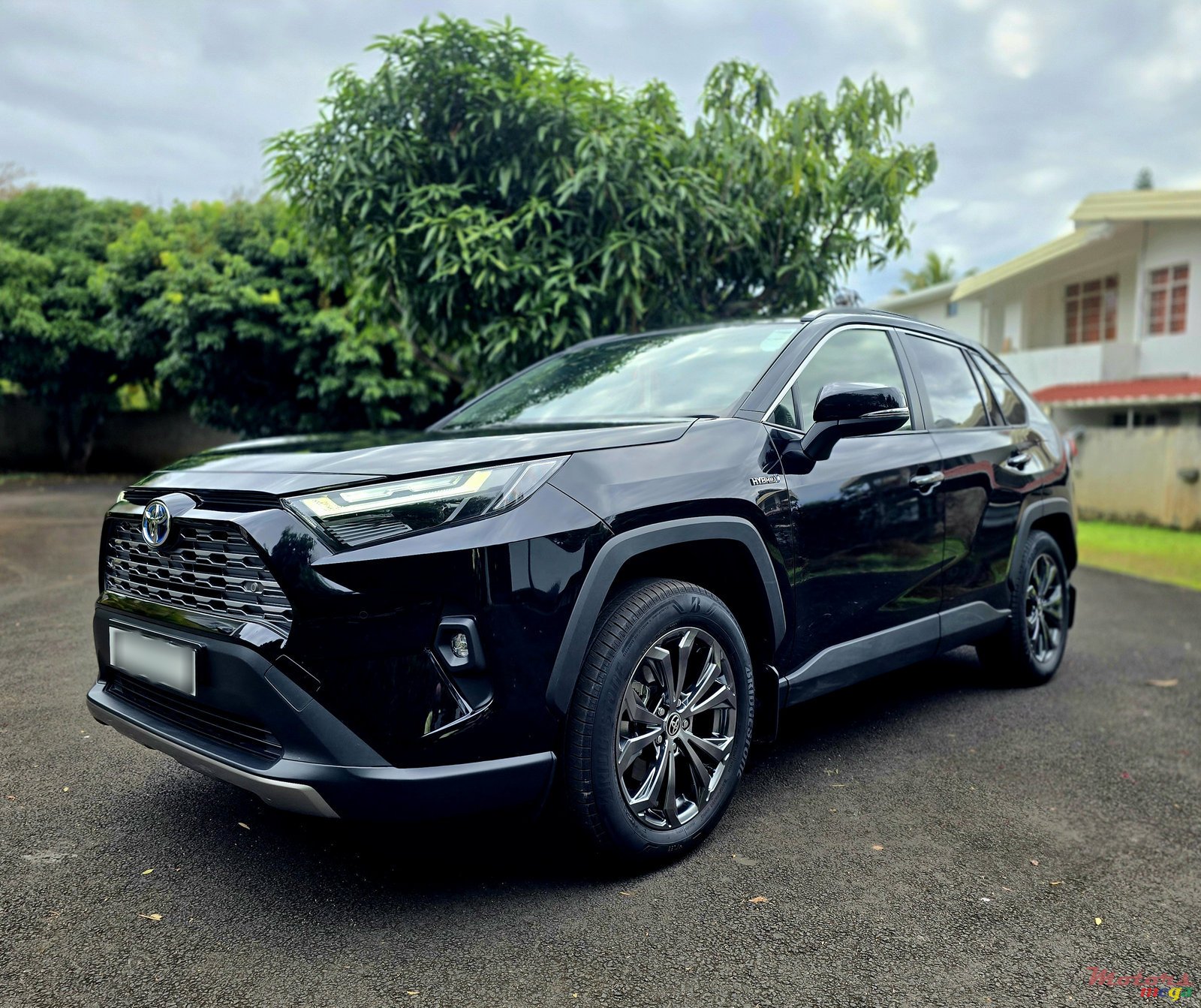 2024' Toyota RAV4 photo #2