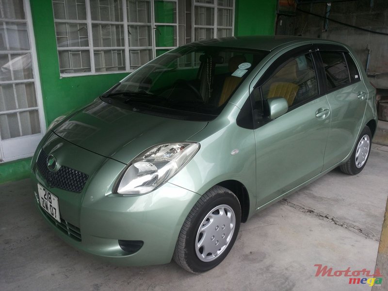 2007' Toyota Vitz photo #5