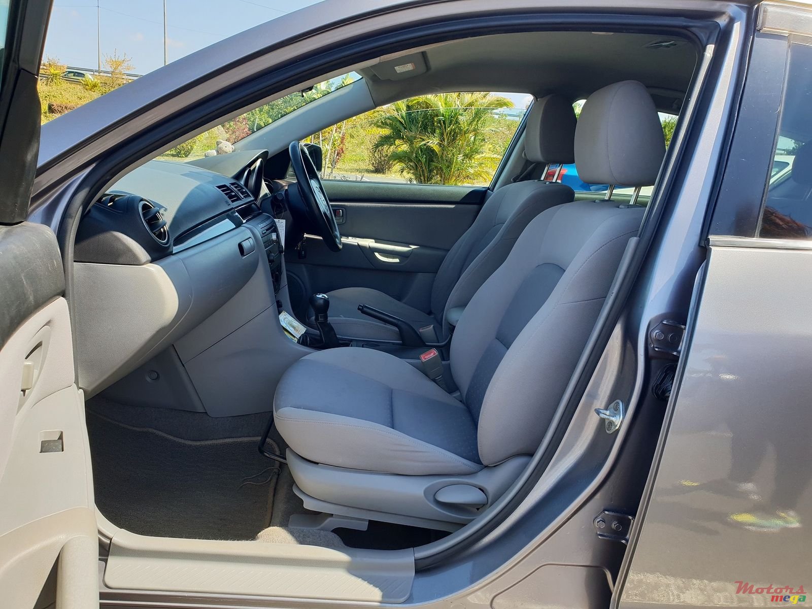 2005' Mazda Axela photo #6