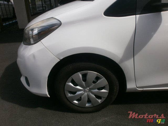 2013' Toyota Vitz photo #2