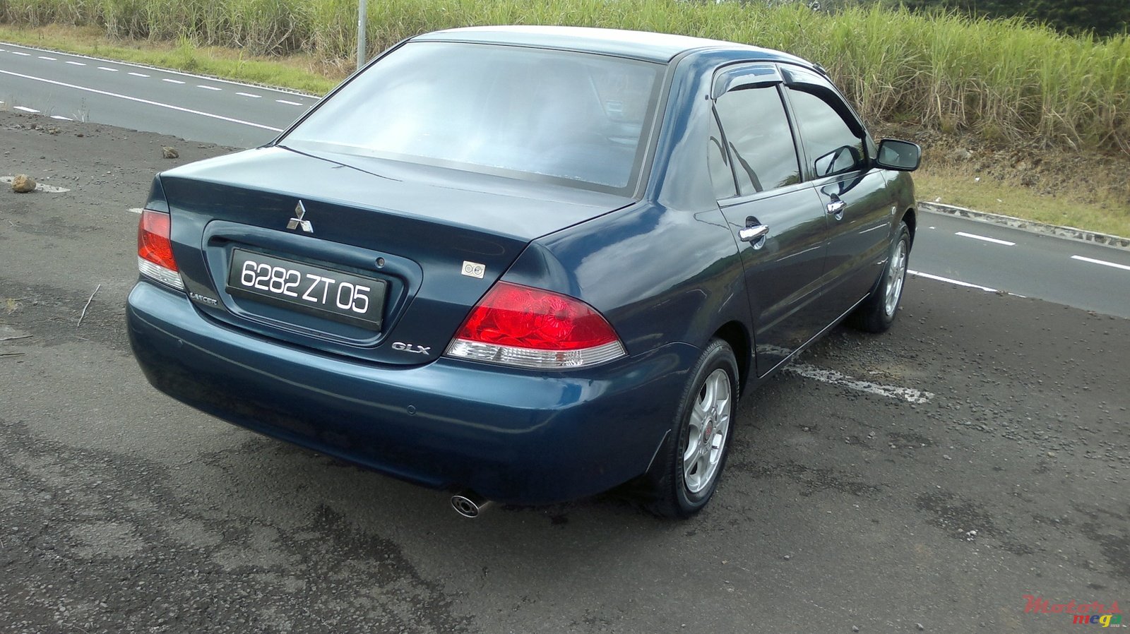 2005' Mitsubishi Lancer photo #2